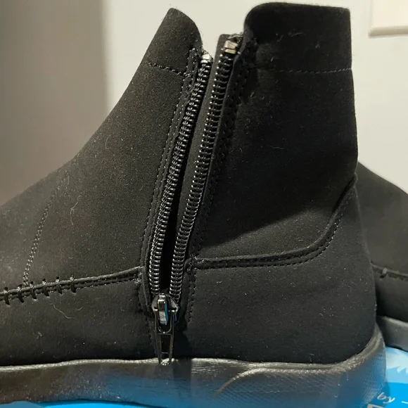 BearPaw Black Ankle Boots - In Box - Picture 3 of 13